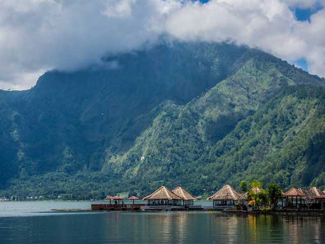 Menikmati Pesona Danau Batur