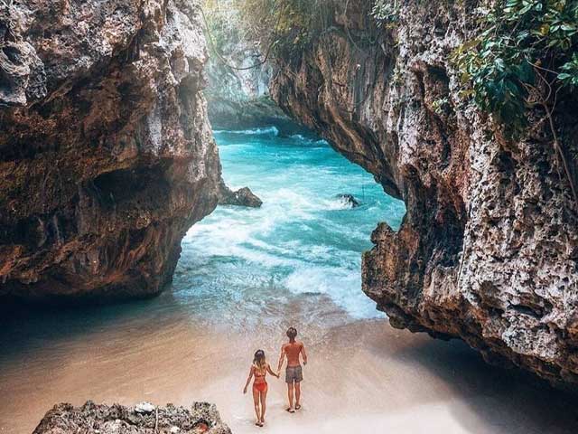 Pantai Suluban adalah Pantai Tersembunyi di Bali