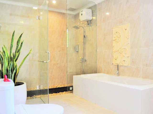 Favorite-Exclusive-Villa-And-Spa-bathtub